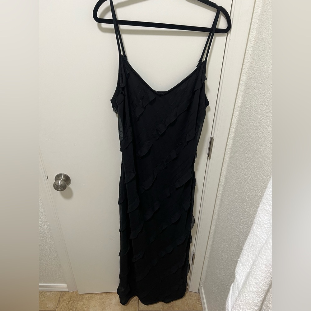 Elegant Black Sleeveless Dress with ruffle detail never worn size